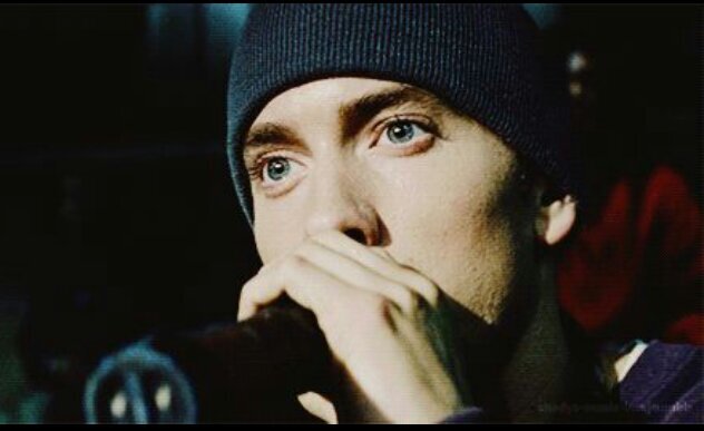 I tweet Eminem's quotes/lyrics, updates & fun facts. I follow back if you mention me. Click on my LIKES for the best lyrics. Personal: @ALunaSays