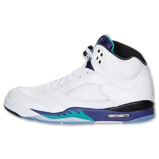 Bringing you the comical details of life in Hawaii in 140 characters. Business in Honolulu by day. Awake till 2 in the morning for sneakers to release online.