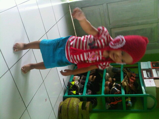 Ayah dari bintanny mutiara alhakim....ayah yang sllu mnyayangi kluarga menyayangi  anak perempuan nya,,,'lovemyfamilly'