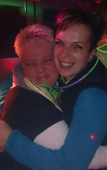 ich bin geboren....aufgewachsen....und verheiratet....ein kind und arbeite gern in meinem Job.