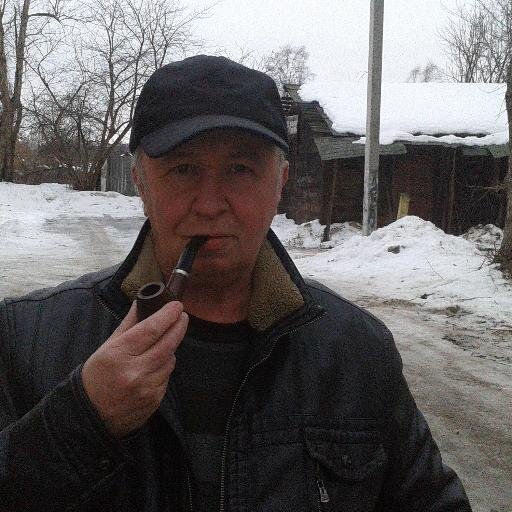 Поэт,немного романтик,немного циник и вообще всего понемногу. Я трагедию жизни претворю в грезофарс! -И.Северянин