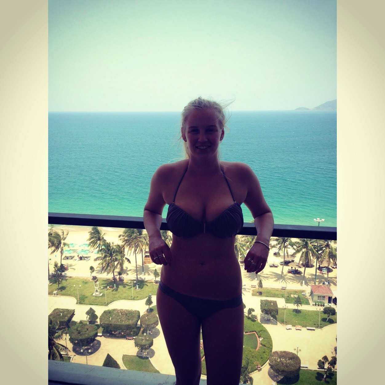 Give me summer weather anyday, love sport, a good laugh, tasty food, my friends & family, travel and going out!