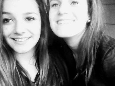 14ans,Algé. caractère de merde.Amoureuse, célibataire.