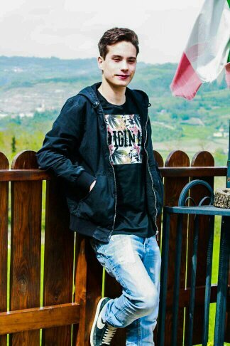 JulioMosty's profile picture. 