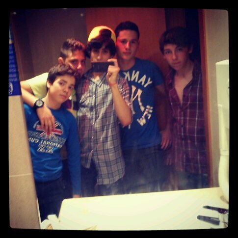 ALEX14RA's profile picture. Nacido el 14 de febrero del 2000 //jugador del infantil A del Paterna C.F//No me hago responsable de lo que se hable o piense de mi//FOLLOW X FOLLOW