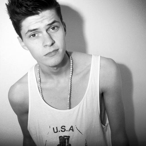 QuoteDePaul_'s profile picture. La vie c'est pas un join si tu me roule jte fume