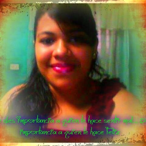 Nunca dejes de sonreír, ni siquiera cuando estés triste, porque nunca sabes quien se puede enamorar de tu sonrisa