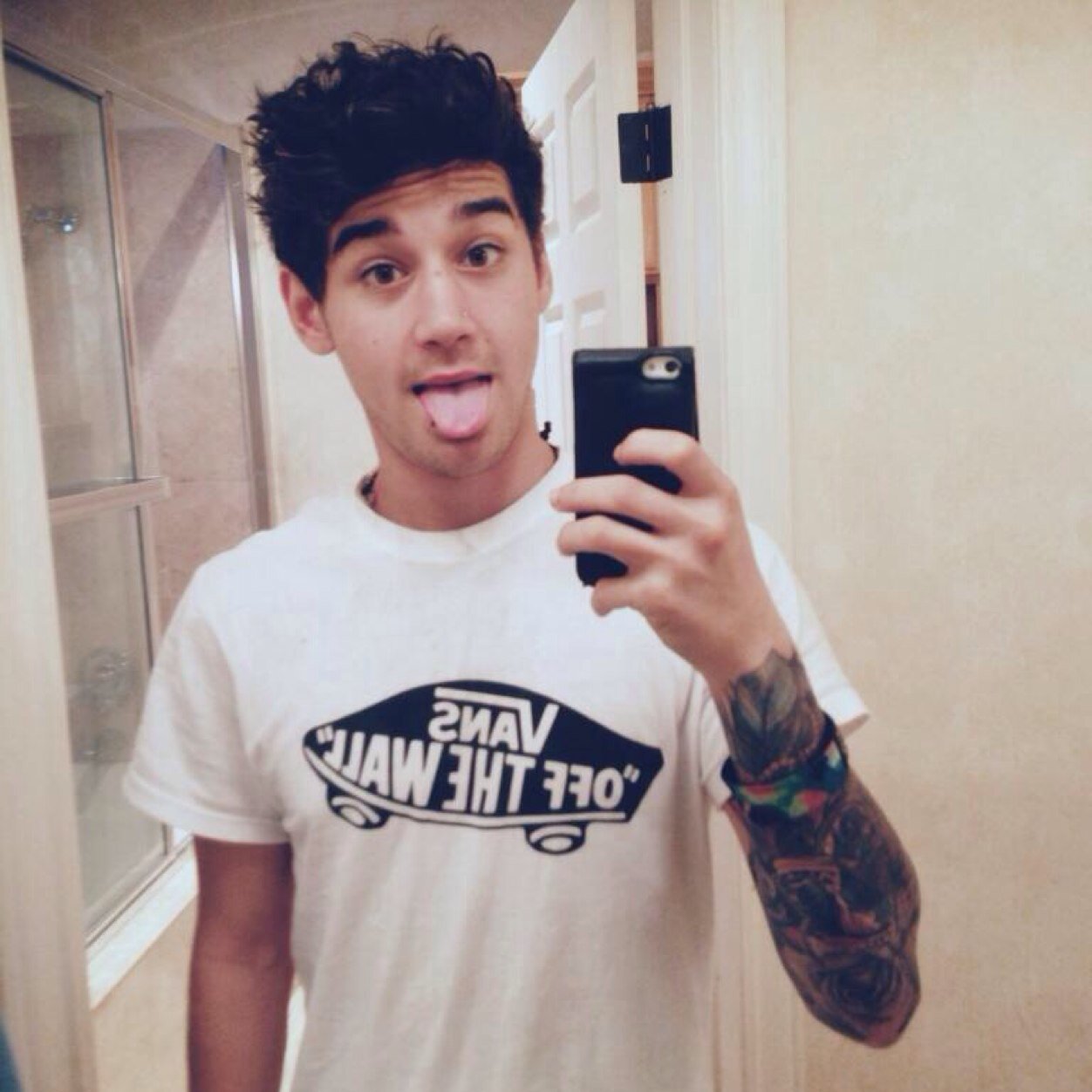 follow @megancummingsX bc i gave you this free follow