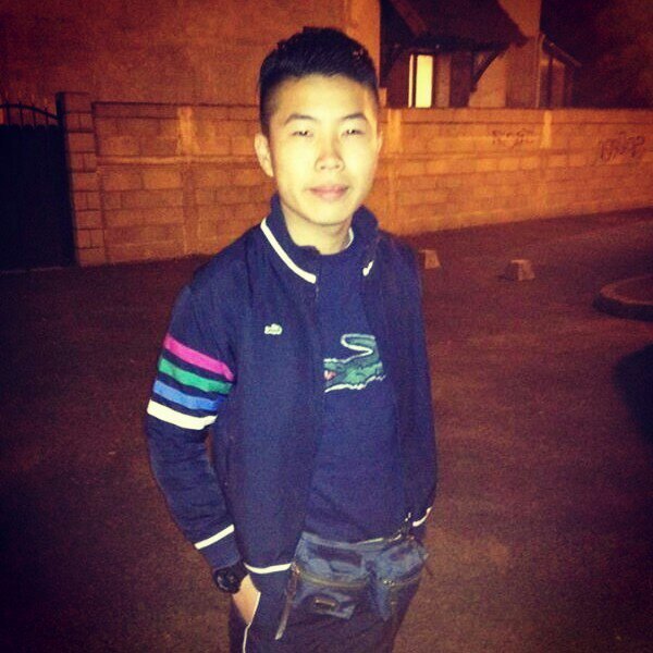 Marrié à la rue.                                                     
I.G: Loka_Nak 
#TeamCrossBitume #TeamMZ