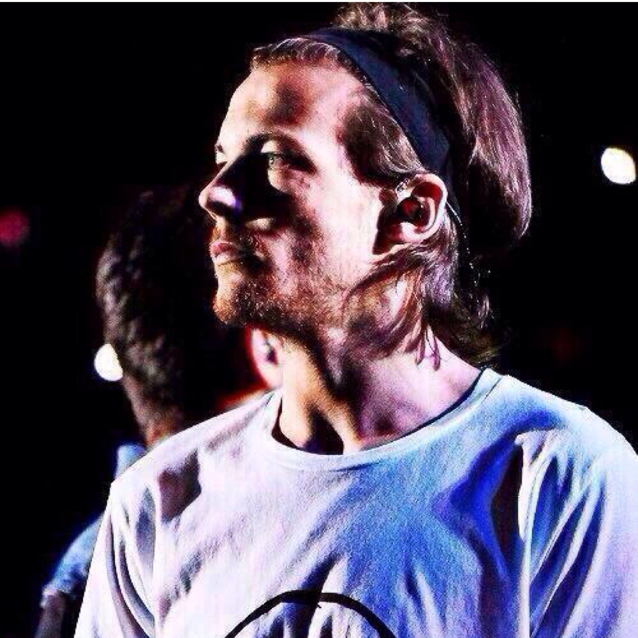 @lighteyedniall just gave you a free follow
