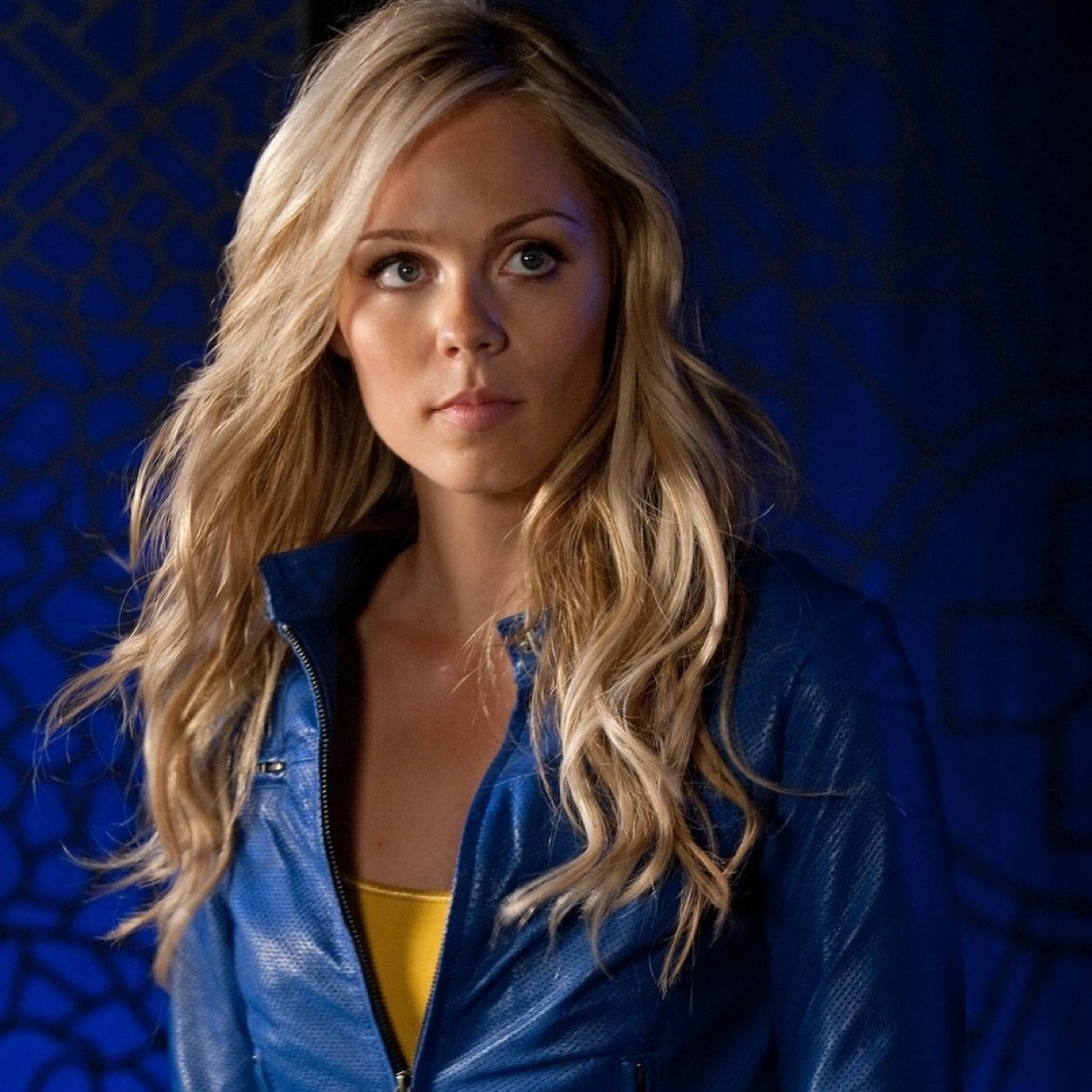 Hey, I'm Kara, Kara Kent. #Single.
