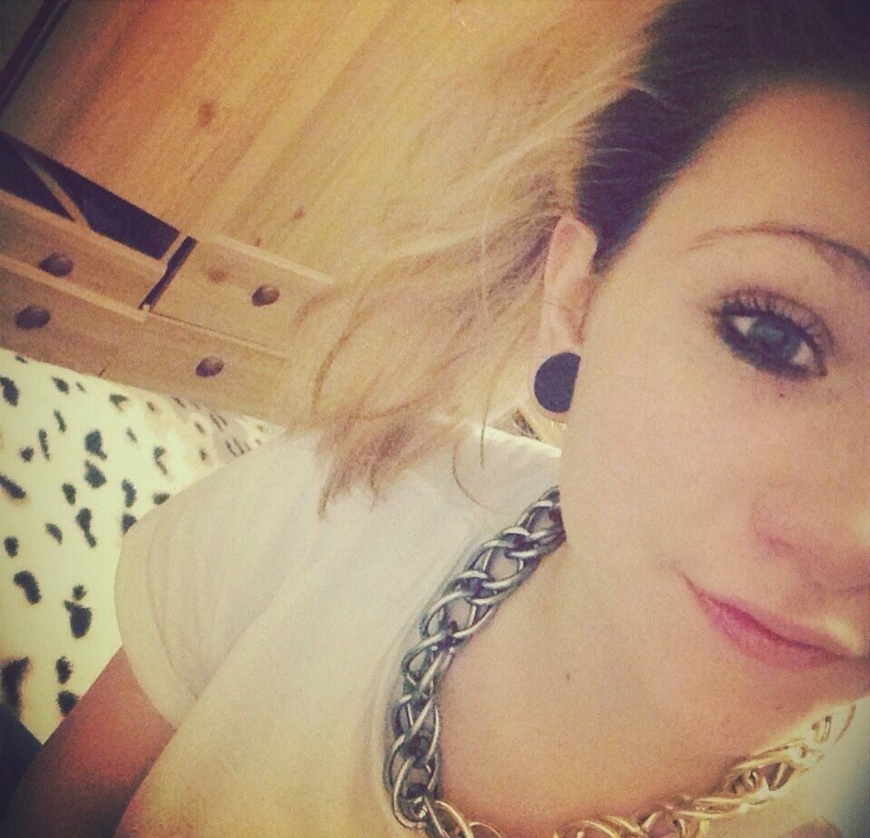 Hi i'm Bekah, two piercings (septum,back of my neck) love skateboarding 16mm stretcher, LOVE CHRIS BROWN!!!! 3 
love pizza yumm..