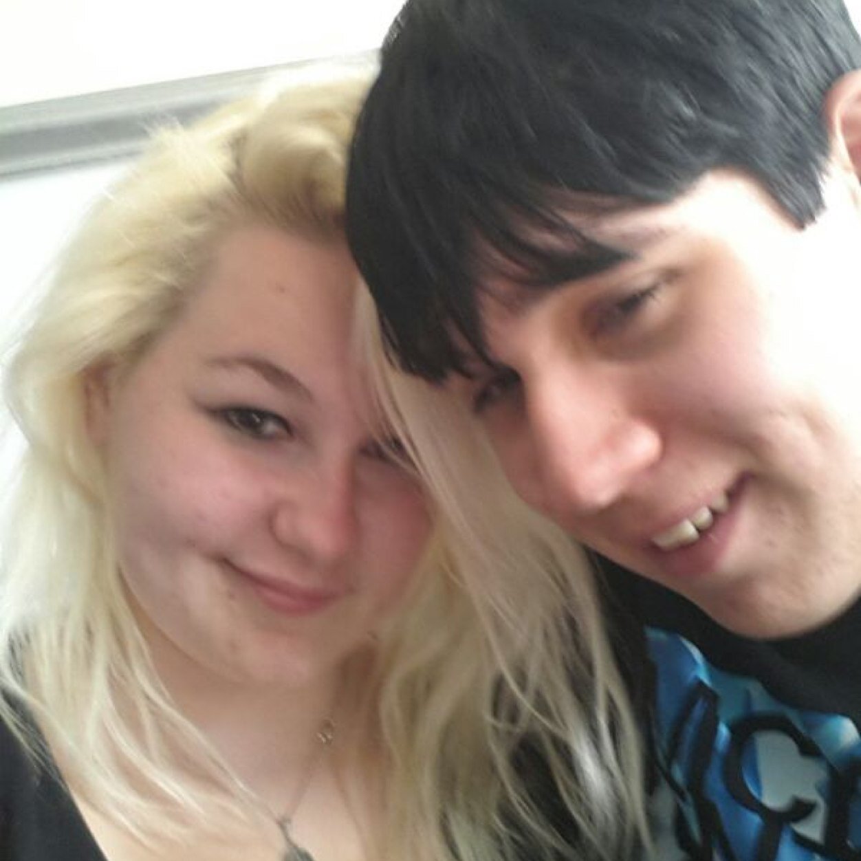 16, in a relationship an artist and l want to be a tattoo artist and Need more followers Follow me and ill follow back !!!