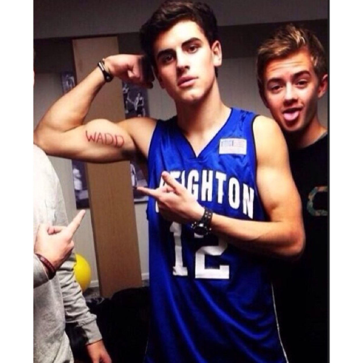 Hey Im Jack Gilinsky. Im Single, Looking for the right one.