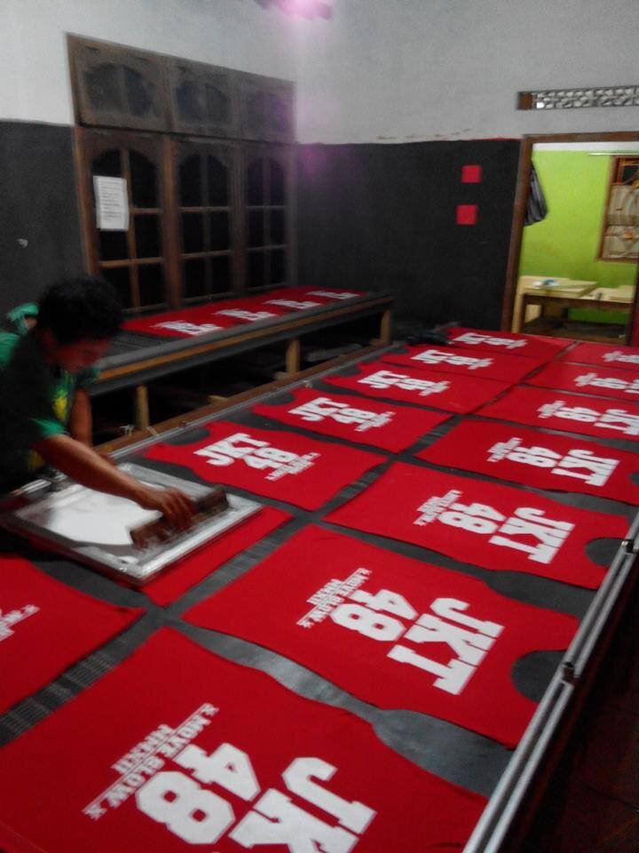 bagi para mas bro dan mba bro yg mau bikin clothingan atau brand kami bisa bantu konsultasi produk , desain kaos,produksi dll