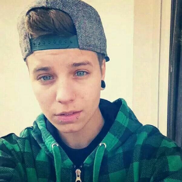 luke styles, 19, etero | i miei papà @hazzastylessita e @nialloififcial