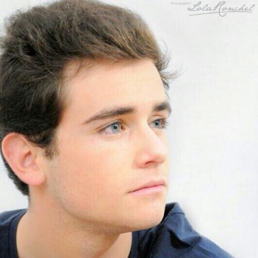 Cuenta del grupo de whatsapp 50 vidas de Wein ♥. Dedicada a @charly_weinberg semifinalista de LVK (Equipo Malú). Recuerda,¡eres de titanio!Nos siguió 4/5/14♥
