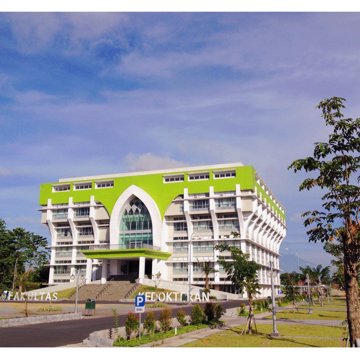 Akun twitter resmi Pendidikan Dokter angkatan 2013 Universitas Muhammadiyah Surakarta. Contact us: kuums13@yahoo.com | Instagram: @fkums13