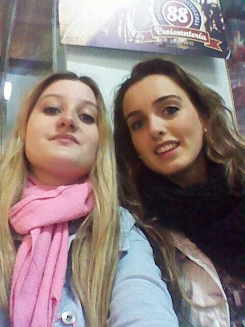 Marinaa_Burgos's profile picture. 19. Estudiante de Magisterio Infantil //'Si lo hiciste, no te arrepientas porque en su momento era lo que querías.' ♡