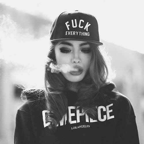 soy una mirada bacía,un alma triste ,lo único que busco es ser perfecta y aceptada