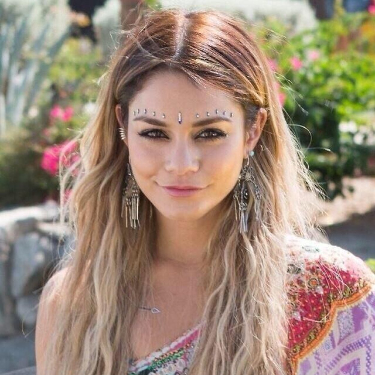 worldwidefangrl's profile picture. Lets fangrl together :)