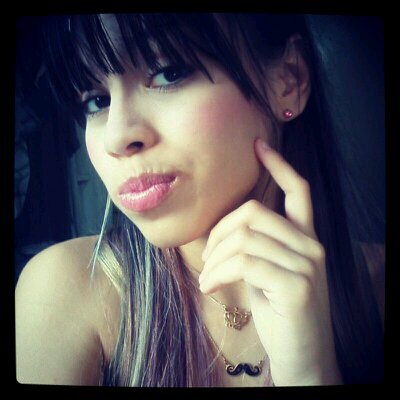 idade: 17.      fé: Deus.      amor: família.