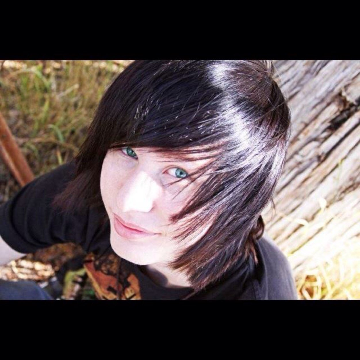 jace_matthews's profile picture. | 18 | single | bisexual | in a band |
