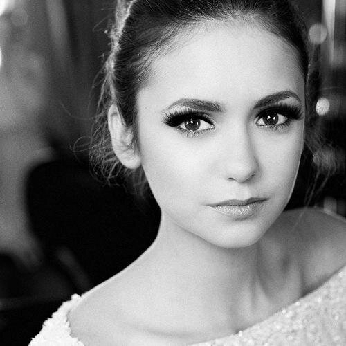 26. Profesora de astronomía en Hogwarts. Ex-Gryffindor. Dulce y siempre ayudando en mi asignatura. Es posible que algo despistada.