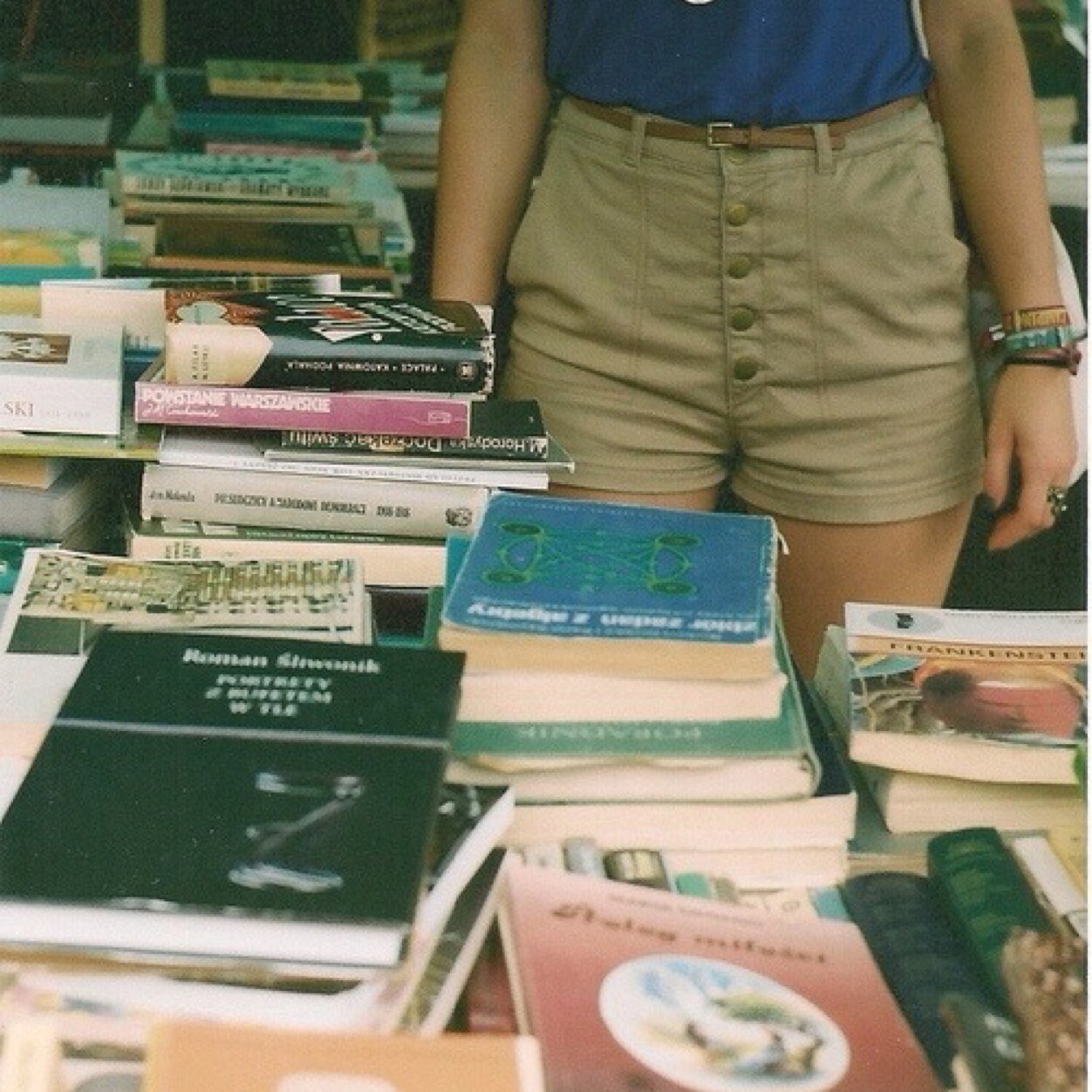 Los libros me enseñaron a pensar y el pensamiento me hizo libre.~Nephilim, tributo, ect.~ Harry Potter.~Olor a libro.~Equitación.