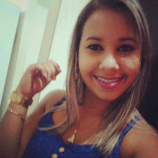 ‎''Nada melhor do que derrubar com um sorriso, quem um dia te machucou com uma lágrima.''