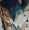 Sou daquele tipo que não faz nada e diz que ta cansada.
Fã de bandas pop tipo Fall Out Boy e bandas emo tipo Paramore