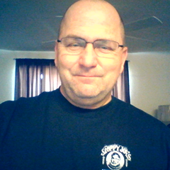 Big Steeler and Packer fan, love spending time with daughters, Perfektionist