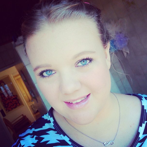 God Reigns!!♡♥..* hiiiii to all =P I'm Carleigh but call me Carlz for short =P*