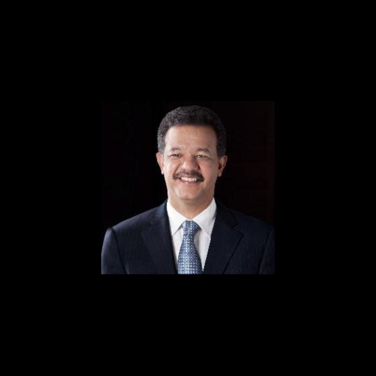 Movimiento de apoyo al presidente leonel fernandez para que los vientos soplen mas fuerte, en esta clase.