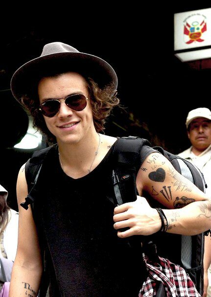 I love 1D Lou Teasdale and Lux Gemma Styles and Havana Brown