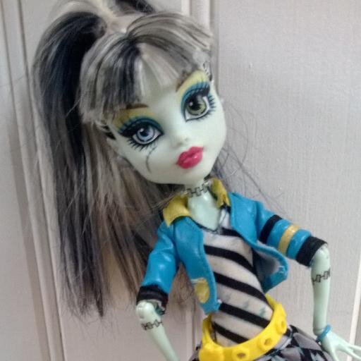 MonsterLove1209's profile picture. 