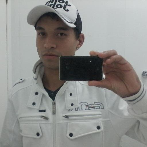 Aquele que busca ser feliz de uma maneira sincera, divertida, etc.. Aquele que não é perfeito e que possui defeitos e sabe seu limite este sou  EU