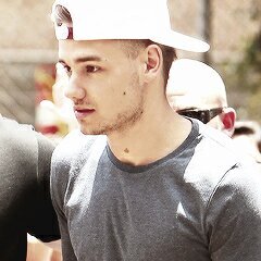 free follow from @niallshighjumps follow her and ask for a follow back .x