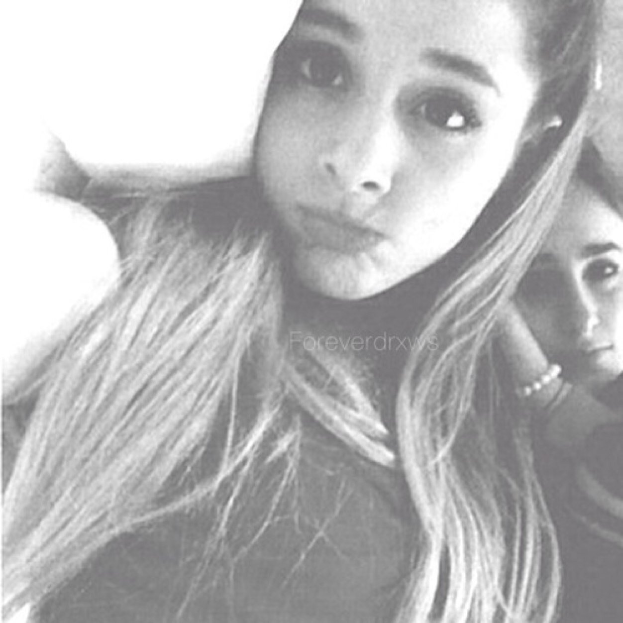 GO FOLLOW ARIANA GRANDE'S OFFICIAL FAN CLUB IN THE DOMINICAN REPUBLIC @Ariana_GrandeRD ♡♡