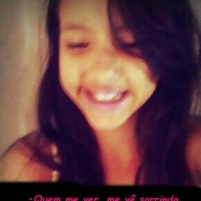 Elα é perfeitα, mαs tem inúmeros defeitos.
Elα fαlα αlto, gritα, dá gαrgαlhαdαs, mas se fαz de tímidα.
Elα é sαntα, mαs sabe te provocar..Flamengo 3