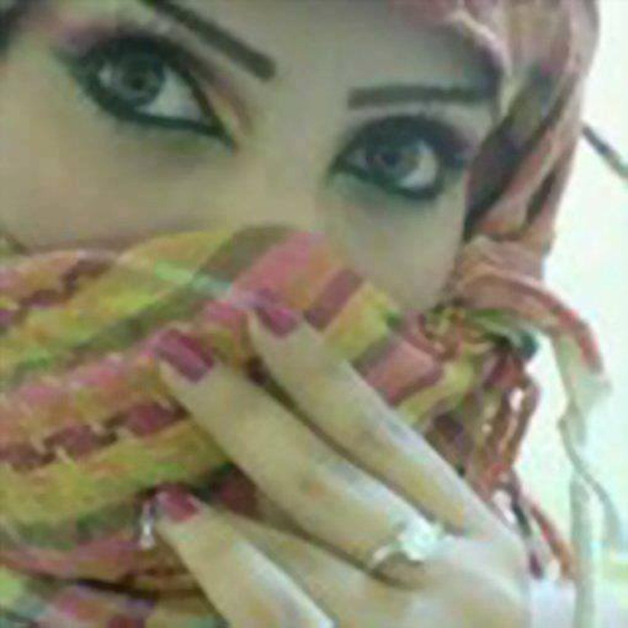 طالبه في جامعة الكويت ومهتمه بالشعر kuwait