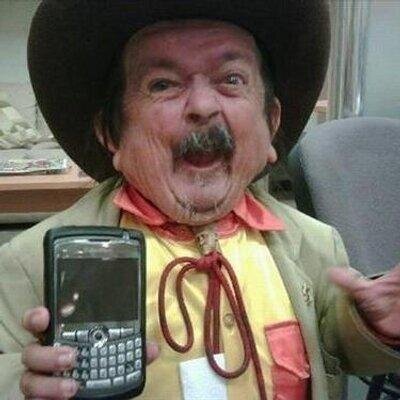 soy todo ago detodo y soy famoso el meil nomelose algo fasil qeu puedo conseguir sebende saldo.