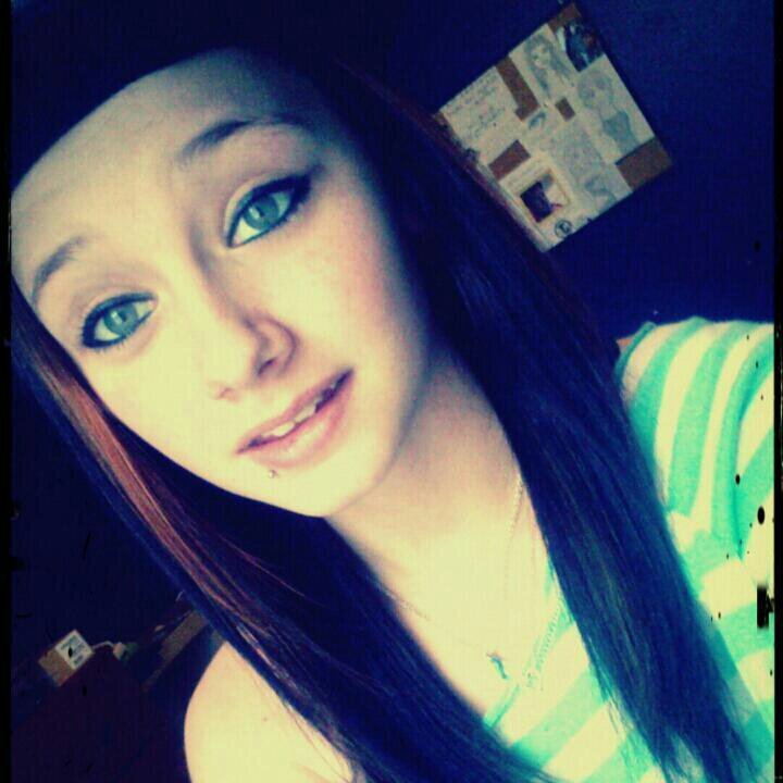 A moody small town 16 year old girl trying to make a difference ♡ Snapchat - alishadawn1998 .. Instagram - allisfairinlovinwhores