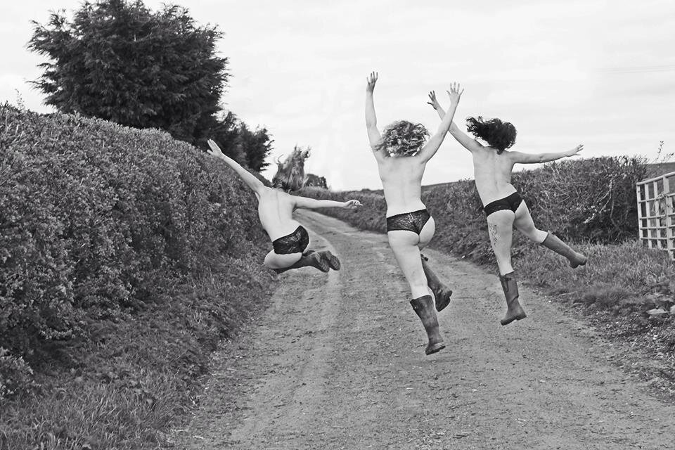 The Readyfield Ladies Calendar 2015 has been set up in memory of Caroline Harvey, to raise money for the local Air Ambulance (DLRAA).