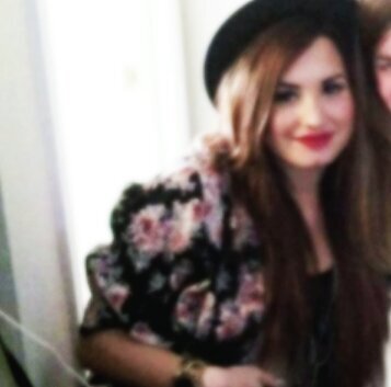 [demi's voice]  you te amo