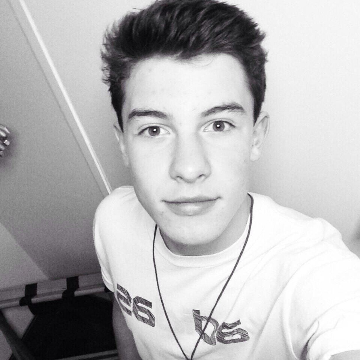 Follow @MendesPower in return of the free follow xx