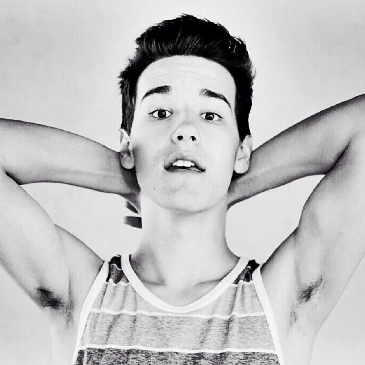 Follow @MendesPower in return of the free follow xx