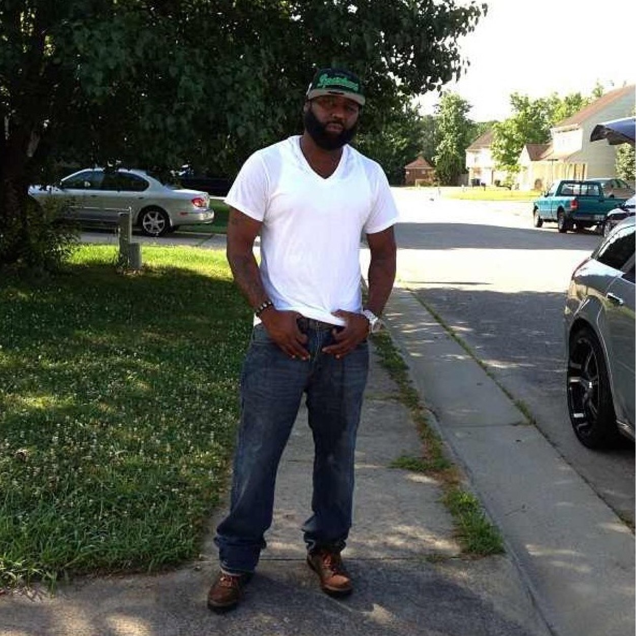 Dj/Producer/Promoter/Ceo of EDC production/Member of B.U.Y.A nonprofit organazation/ Love my GOD & my family by all means nessessary N.R.F.E NO ROOM FOR ERRORS
