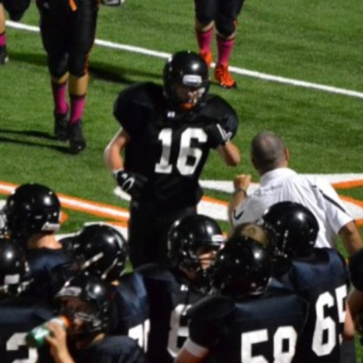 Defensive Back & Reciever #88 for the Pioneers! I love music and food!