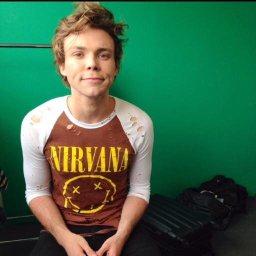 Ashton finally followed you ! I'm happy for you you deserve it :) @fletchemmo